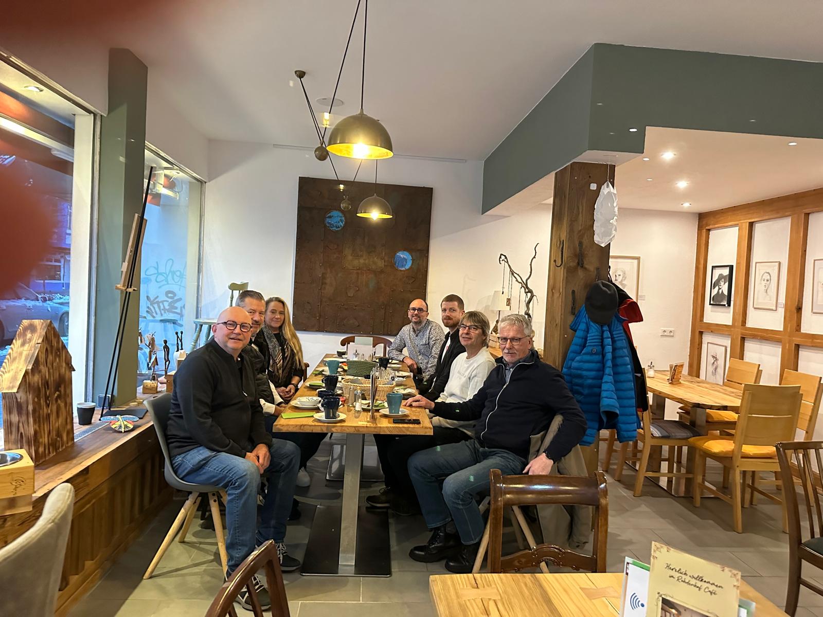 Das erste Netzwerk-Frühstück der Werbegemeinschaft Eversten fand im Rohdenhof in der Hauptstraße statt. Es gab einen regen Austausch unter den Teilnehmern. Es gab spannende Themen, unter anderem auch über den Verkehr in Eversten. Ein erneutes Frühstück zum Netzwerken soll im April geben.